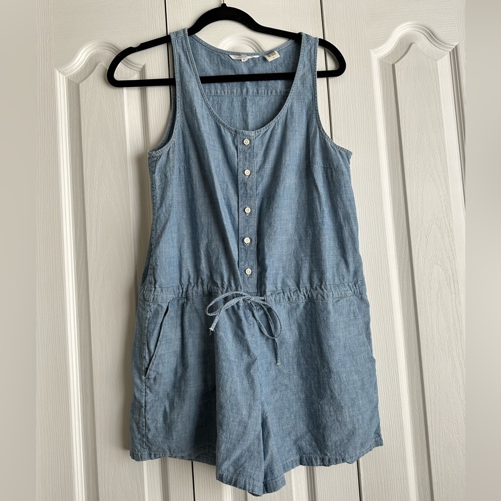 Levi’s denim chambray romper size Medium